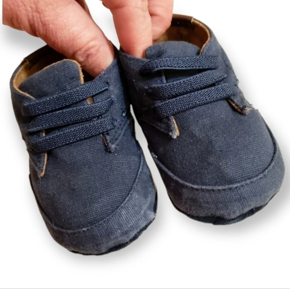 Kenneth Cole Blue Baby Real Deal shoes Size 2 ( 3- 6 Months )